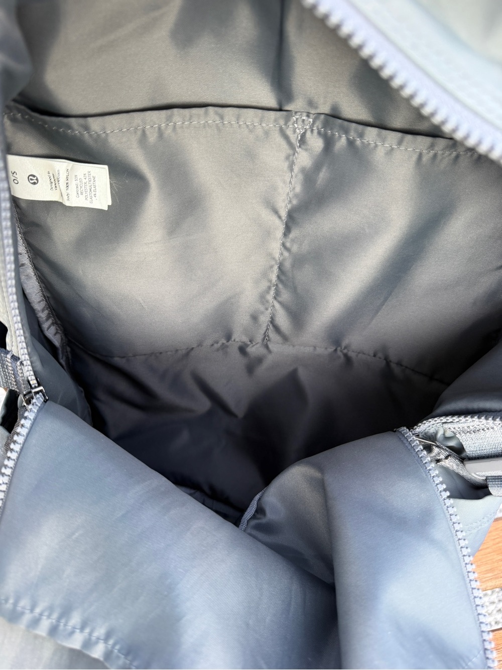 lululemon athletica New Crew Asphalt Grey Backpack 22L Pocket Keychain - Picture 10 of 12